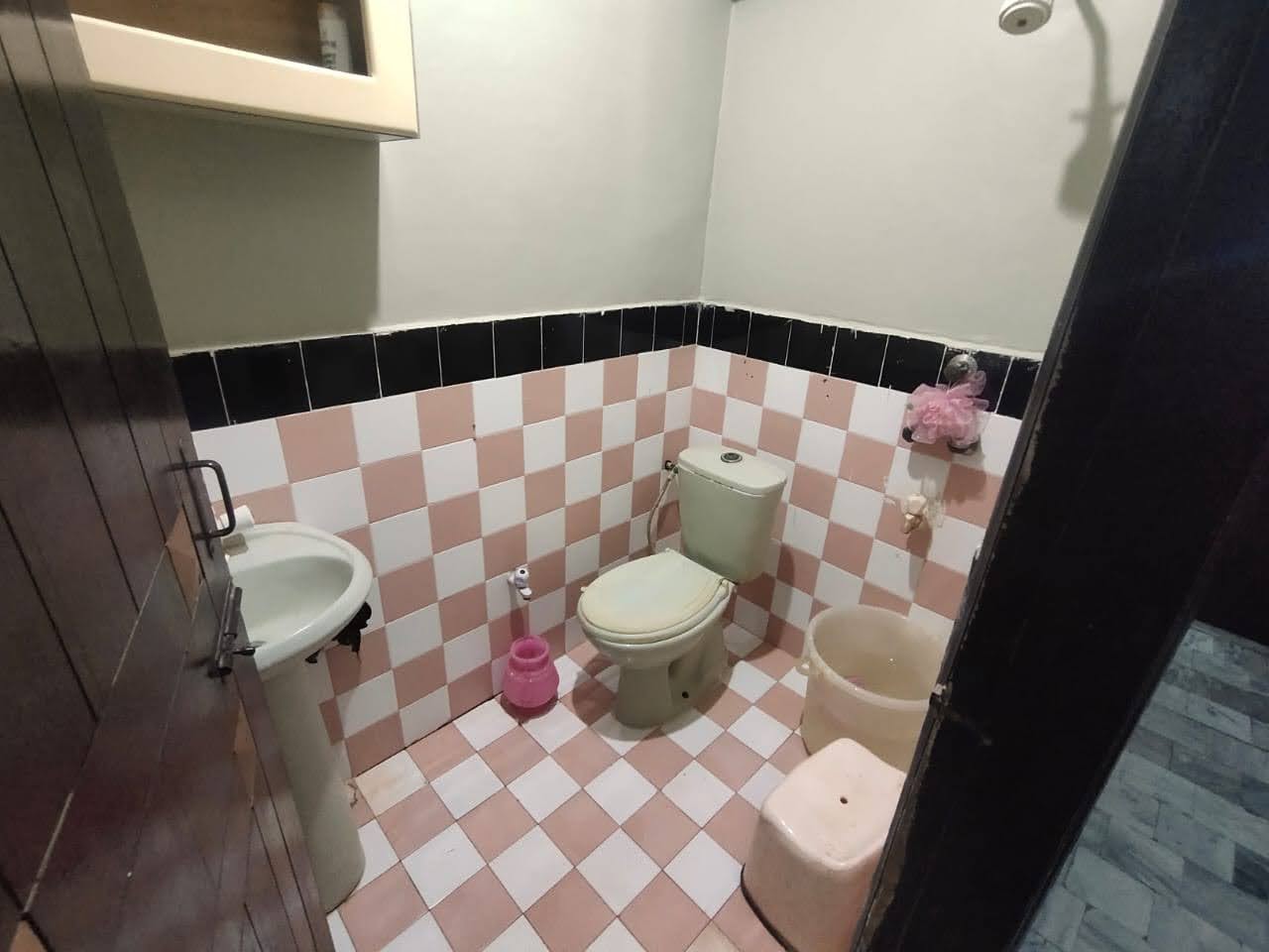 Alam Shah Bukhari apartment 3 bed DD, 1450 sq fit, 4th floor, Gulistan-e-Johar, block 19 Karachi