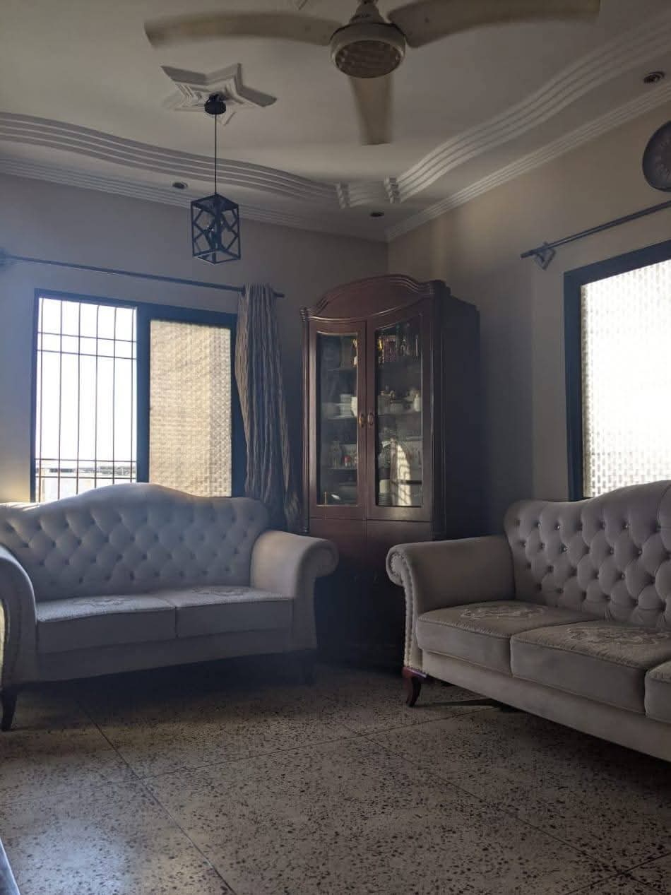 2 Bed dd Gulistan e johar near sheikh zayed university