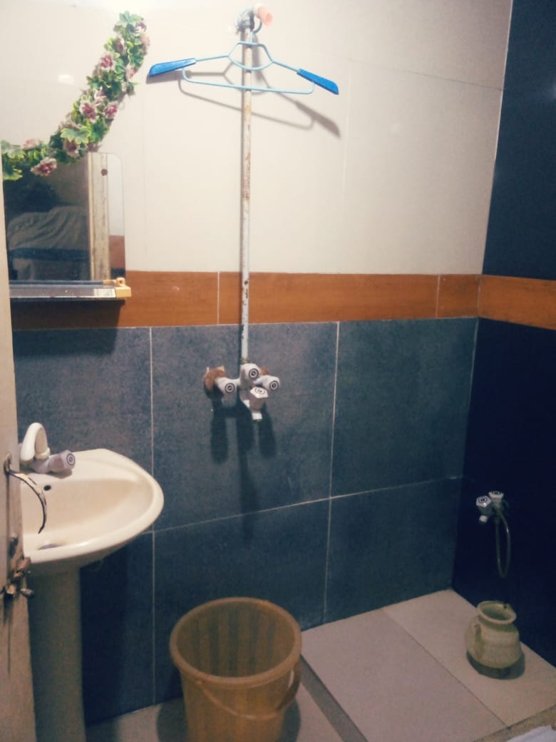 Simon view apartment 2 bed lounge 3rd floor Gulistan-e-Johar Block 19 Karachi.