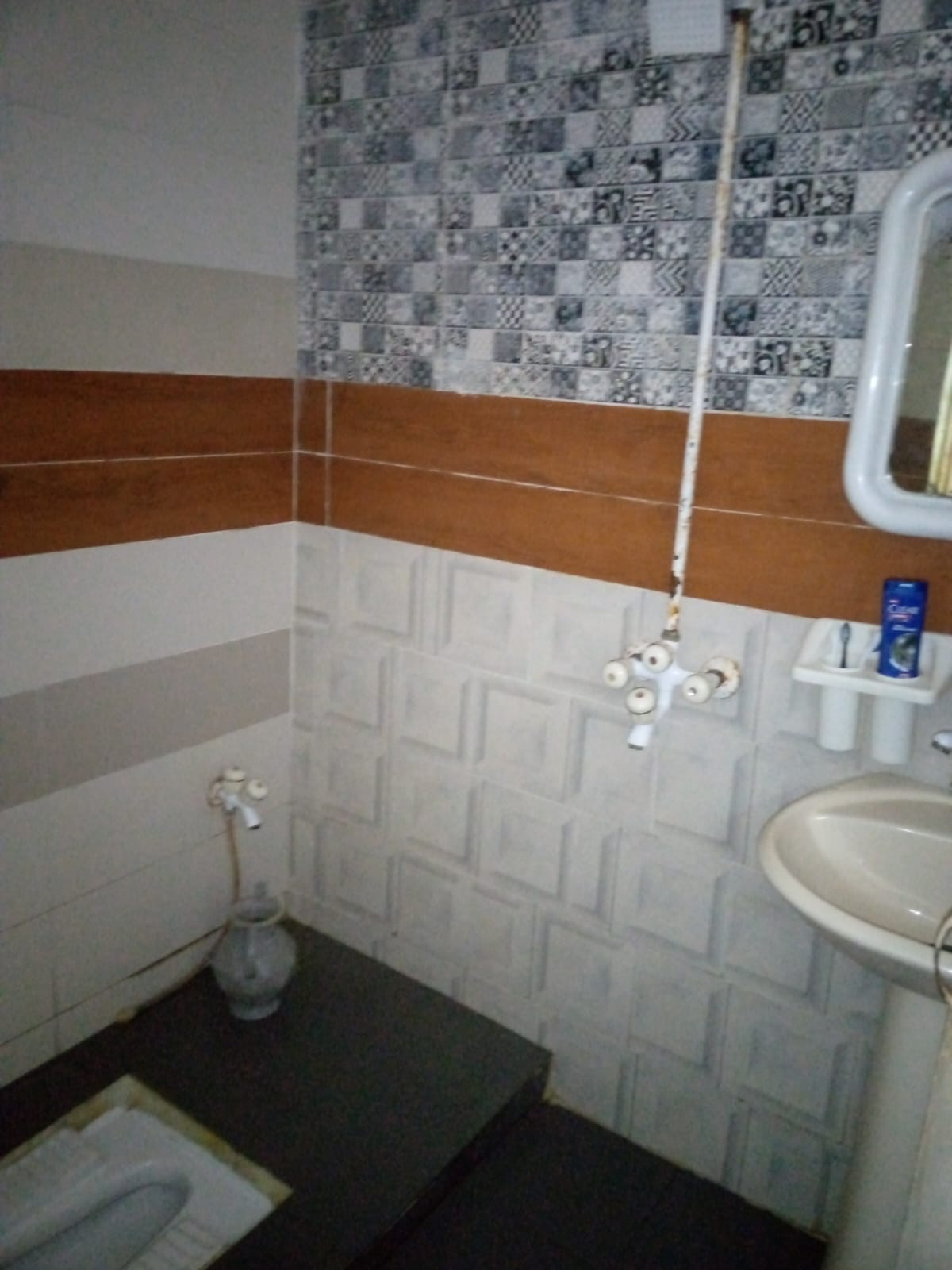 Simon view apartment 2 bed lounge 3rd floor Gulistan-e-Johar Block 19 Karachi.