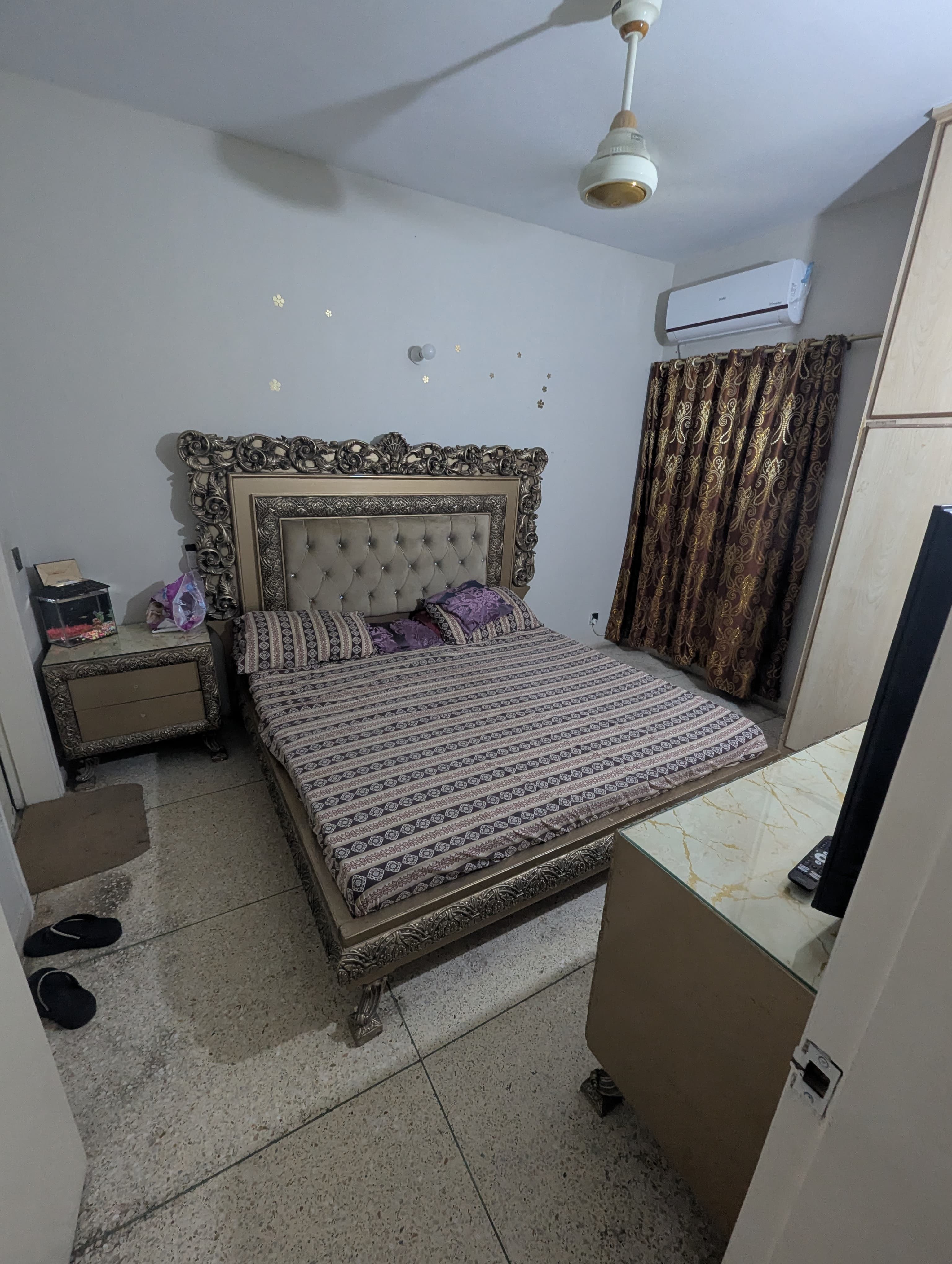 Gulshan-e-Iqbal Block 10-A 2- Bed dd